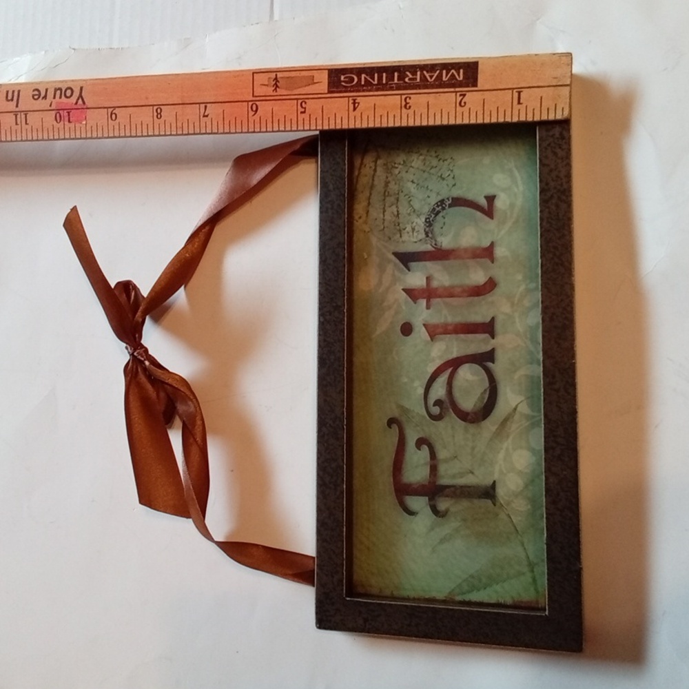Wooden "Faith" Sign - Picture 3 of 8